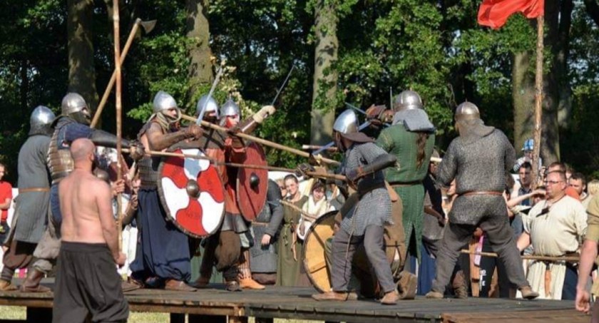 Na zdjęciu wojowie podczas walki w Grzybowie 