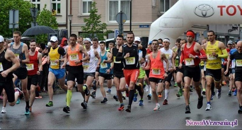 Na zdjęciu Start Biegu Kosynierów we Wrześni. 