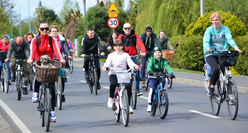 Na zdjęciu uczestnicy Rodzinnego Rajdu Rowerowego 2023.