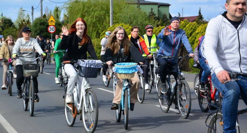 Na zdjęciu uczestnicy Rodzinnego Rajdu Rowerowego 2023.