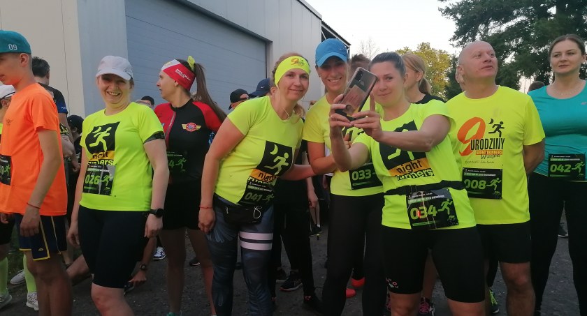 Na zdjęciu biegaczki z Night Runners Września 