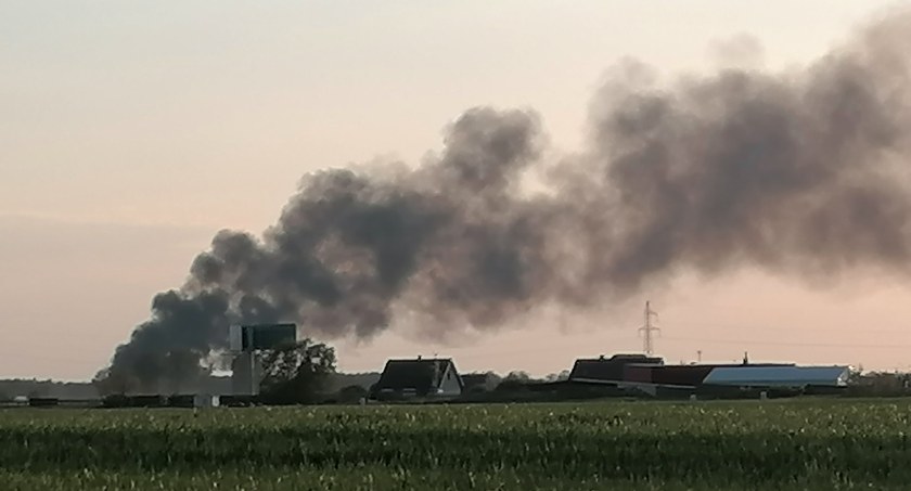 Pożar był widoczny z kilku kilometrów. 