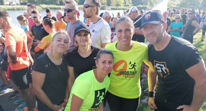 Na zdjęciu uczestnicy parkrun Zalew Wrzesiński 