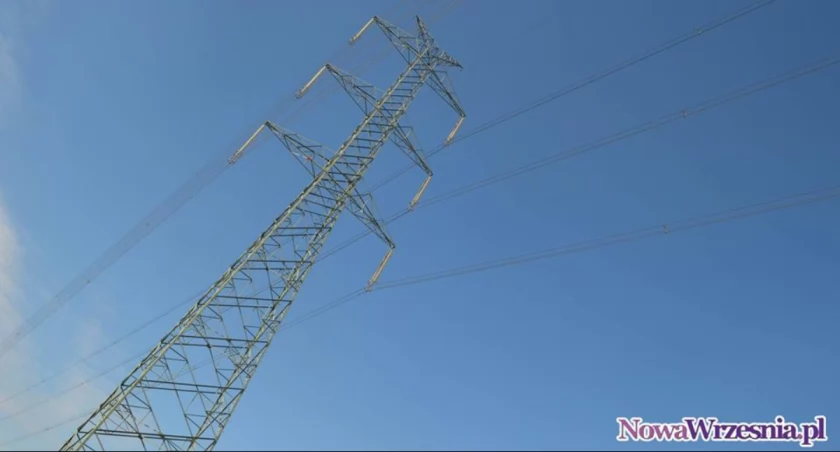 Na zdjęciu linia energetyczna we Wrześni 