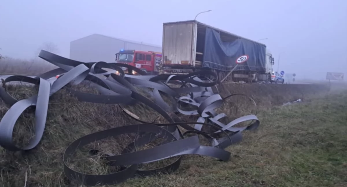 Kronika policyjna, Ładunek wypadł Białężycach Mogło dojść tragedii - zdjęcie, fotografia