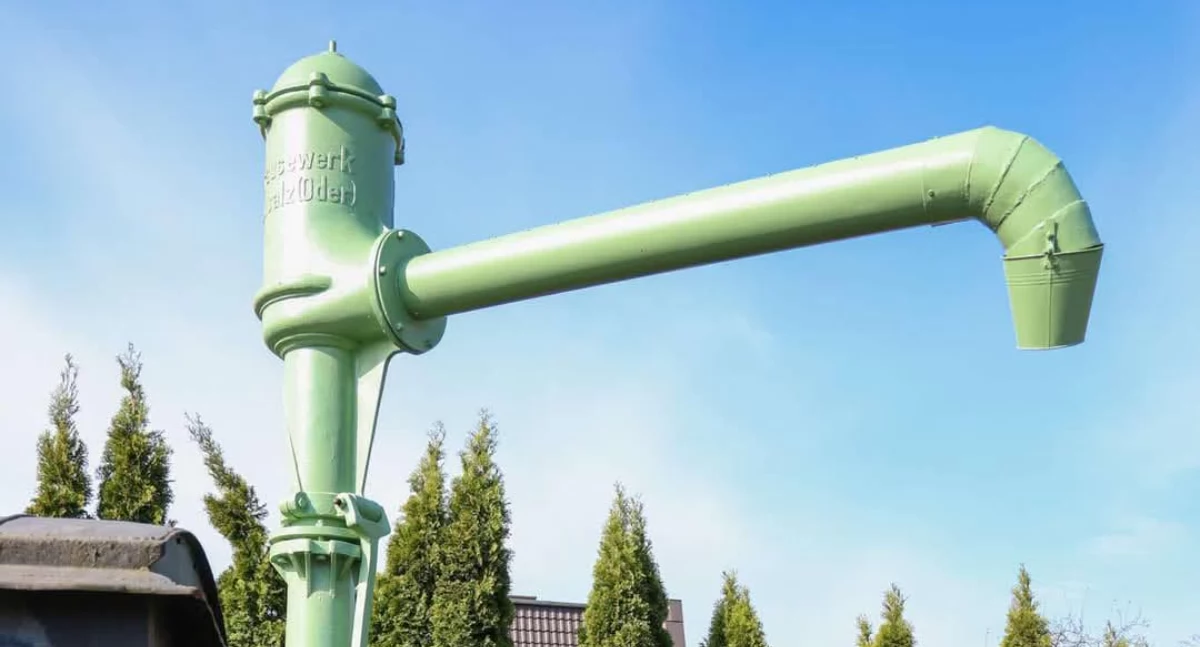 Ludzie i pasje, Zabytkowy żuraw trafił stację Września - zdjęcie, fotografia