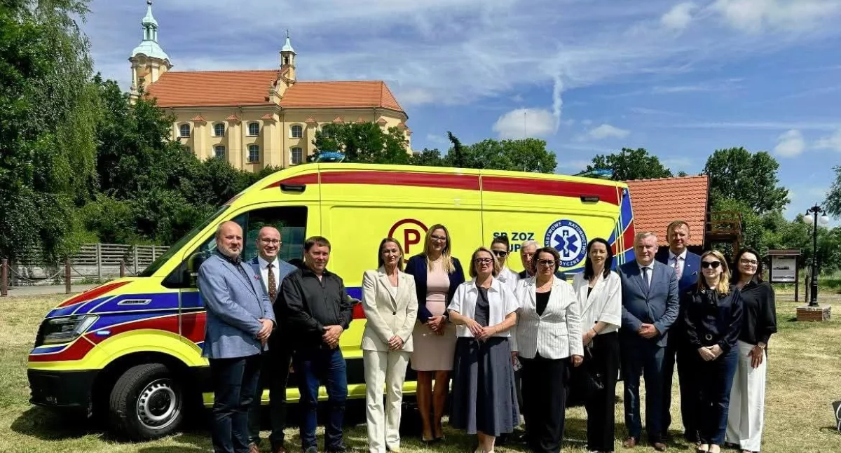 Szpital , karetka terenie powiatu wrzesińskiego - zdjęcie, fotografia