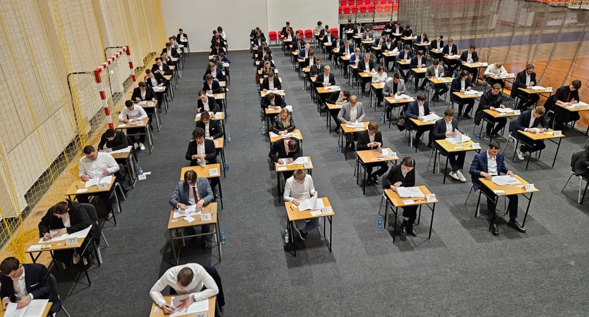 Edukacja, spisali wrzesińscy maturzyści - zdjęcie, fotografia