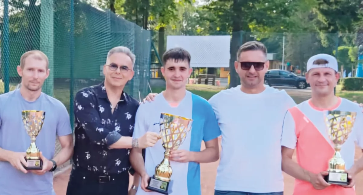Tenis, Wrześnianin wygrał Puchar Burmistrza Miasta Gminy Września - zdjęcie, fotografia