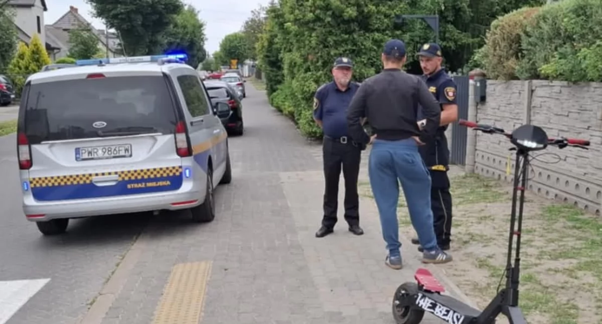 Straż Miejska , Hulajnogi elektryczne kontrolą - zdjęcie, fotografia