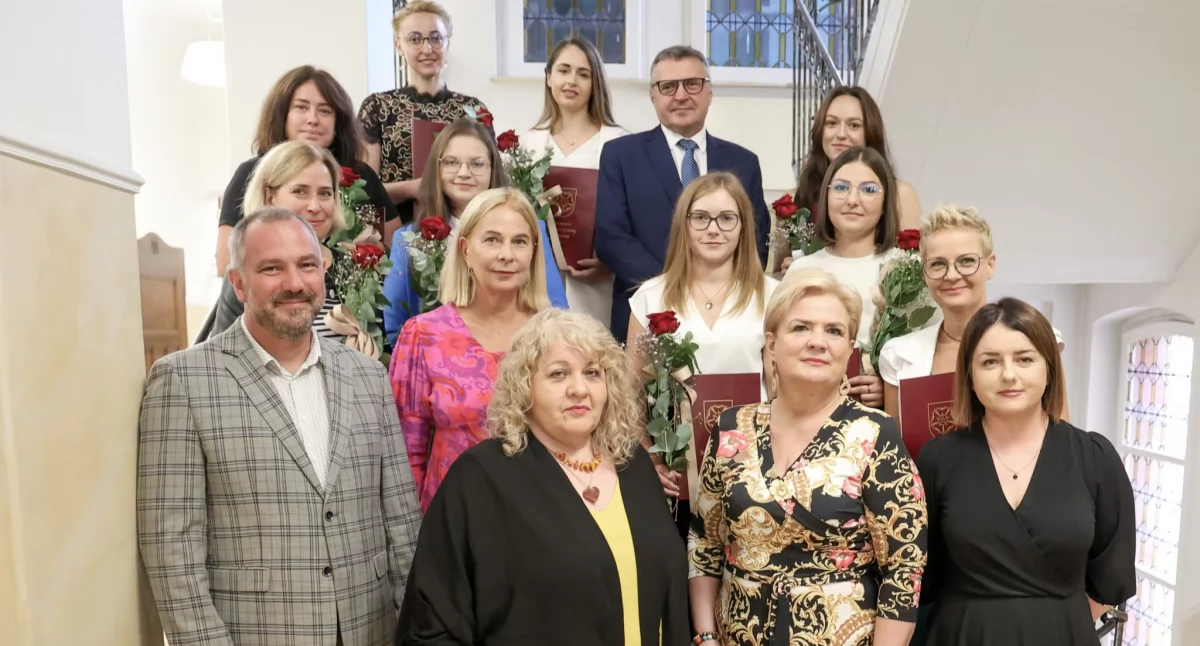Edukacja, Kolejni nauczyciele zostali mianowani zdjęcia) - zdjęcie, fotografia