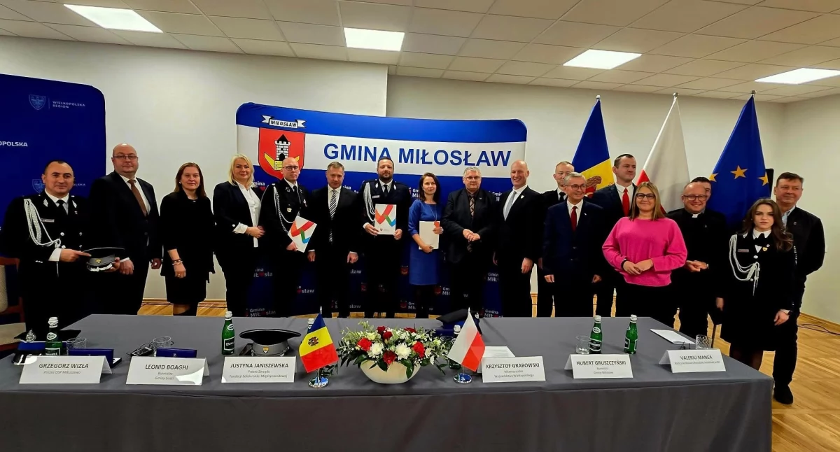 Spotkania , Przekazanie samochodu pożarniczego - zdjęcie, fotografia