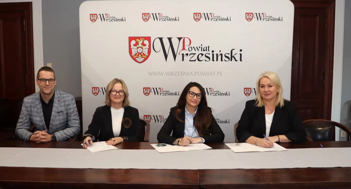 Szpital , ambulans Powiatu wrzesińskiego - zdjęcie, fotografia