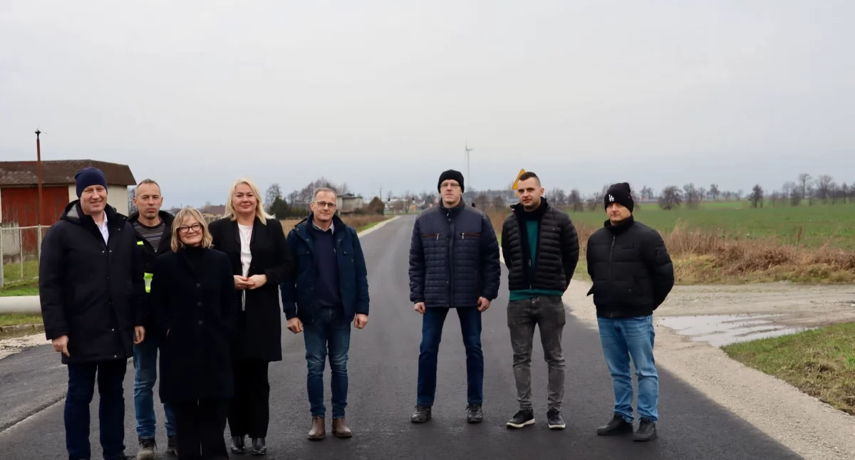 Inwestycje, Dobiegł końca remont drogi powiatowej - zdjęcie, fotografia