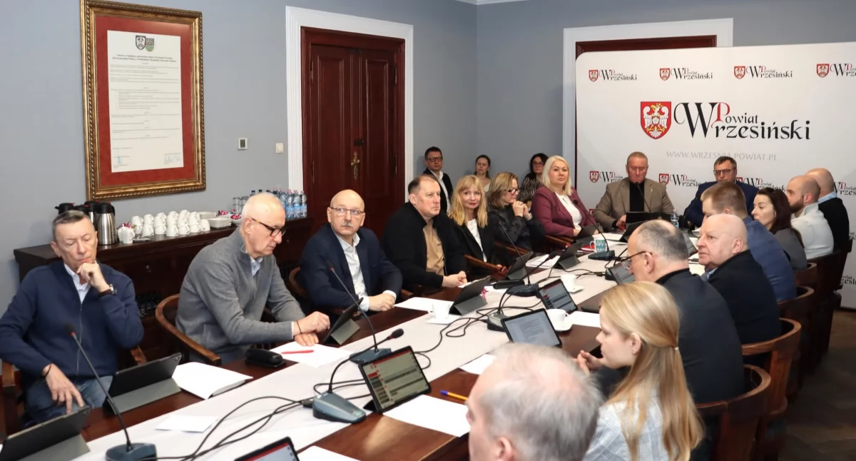 Inwestycje, Nadzwyczajna Sesja Powiatu Wrzesińskiego - zdjęcie, fotografia