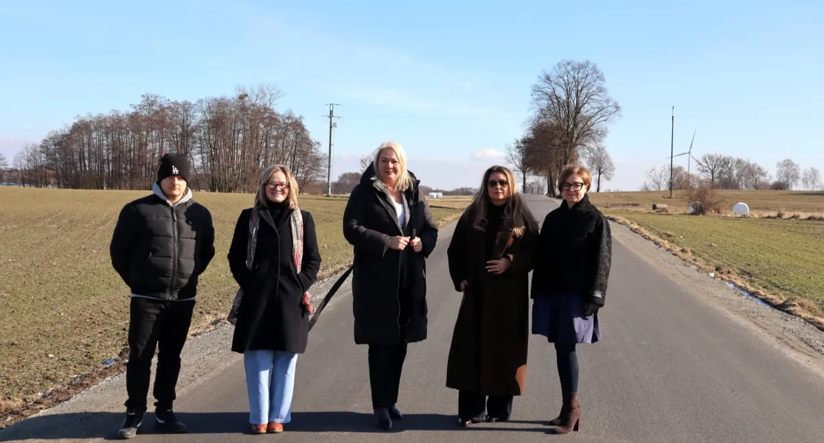 Inwestycje, Spotkanie terenie Kolejny odcinek zmodernizowany - zdjęcie, fotografia
