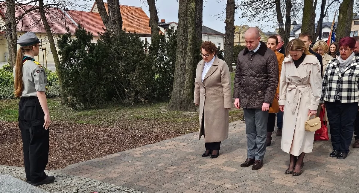 Historia , Pamięć Ofiarach Zbrodni Katyńskiej Uroczystość Pyzdrach - zdjęcie, fotografia