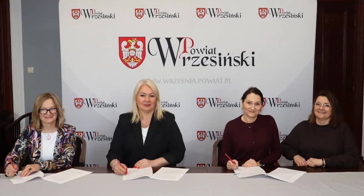 Spotkania , Podpisano umowy Powiecie wrzesińskim - zdjęcie, fotografia