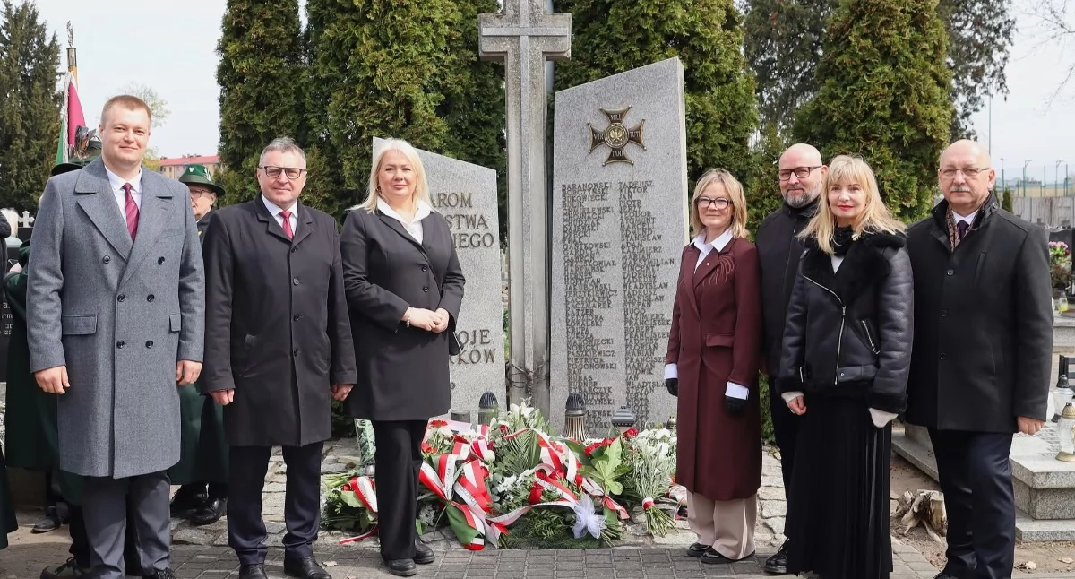 Historia , Upamiętnienie ofiar Zbrodni Katyńskiej - zdjęcie, fotografia