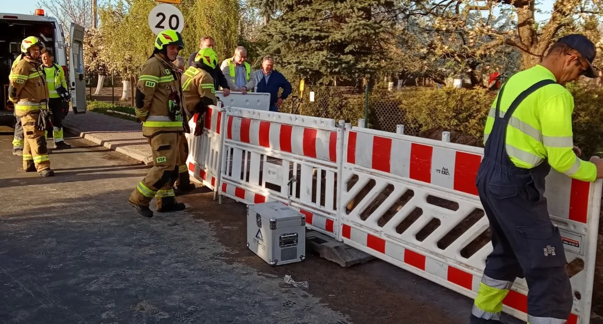 Pożary, straż pożarna, Awaria sieci gazowej Czerniejewie ulicy Wrzesińskiej - zdjęcie, fotografia