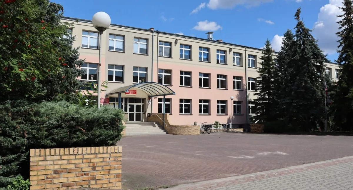 Inwestycje, Kolejne dofinansowanie wrzesińskiej szkoły - zdjęcie, fotografia