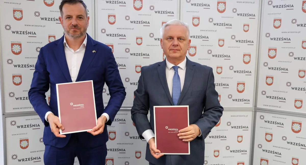 Inwestycje, Umowa modernizację sportowej podpisana - zdjęcie, fotografia