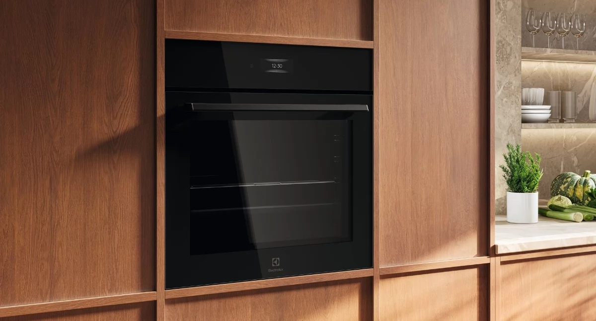 Biznes i finanse , piekarnik Electrolux TasteAssist wspiera dobór parametrów pieczenia - zdjęcie, fotografia