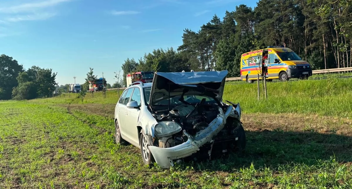 Wypadki/kolizje drogowe, Zderzenie dwóch osobówek Gierłatowie Pasażerka trafiła szpitala (Galeria) - zdjęcie, fotografia