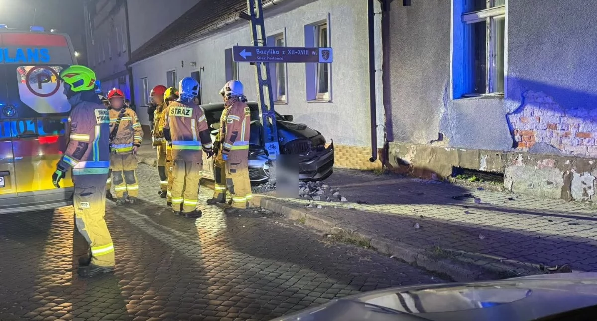 Kronika policyjna, latka pasów bezpieczeństwa spowodowała wypadek - zdjęcie, fotografia