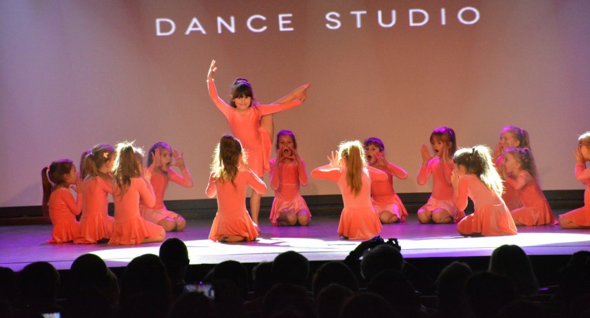 Na zdjęciu tancerki z Alchemia Dance Studio 
