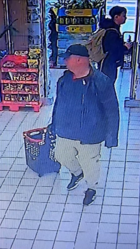 Kradzież w sklepie przy ul. Opieszyn. Policja szuka tego mężczyzny 