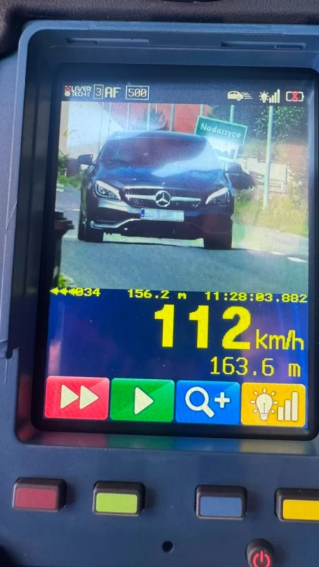 Kierowcy Mercedesa i Opla dostali wysokie mandaty i kilkanaście punktów! 