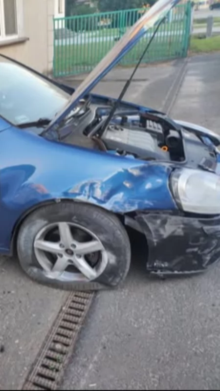 Kierowca Volkswagena wjechał w dom w Psarach Polskich 