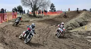 Motocrossowe emocje w Opatówku! Trwają wyścigi (zdjęcia)