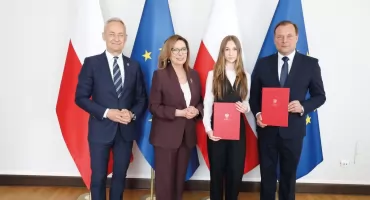 Senat w hołdzie strajkującym dzieciom 