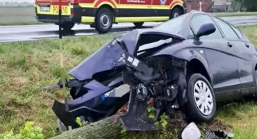 Wypadek osobówki w Gonicach. Akcja służb na DK 92 (zdjęcia)