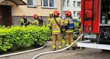 Pożar w bloku przy ul. Koszarowej we Wrześni (zdjęcia)