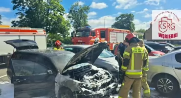 Strażacy gasili pożar osobówki przy ul. Chrobrego (zdjęcia)