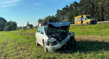 Zderzenie dwóch osobówek w Gierłatowie. Pasażerka trafiła do szpitala (Galeria) 
