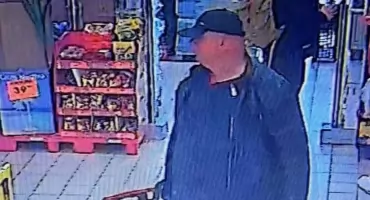 Kradzież w sklepie przy ul. Opieszyn. Policja szuka tego mężczyzny 