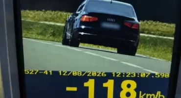 Pędził Audi 118 km/h w zabudowanym. Stracił prawko, punkty i pieniądze 