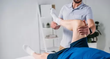 Fizjoterapia nie tylko dla zawodowców! Kiedy amator powinien skorzystać z pomocy specjalisty?