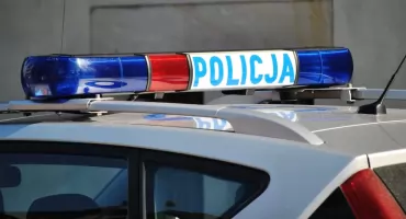 Kolizja dwóch samochodów w Pyzdrach. Mandat dla kierowcy Opla