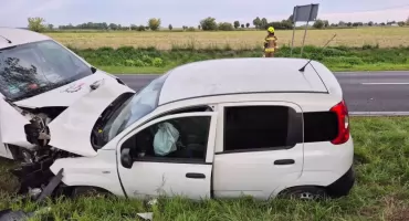REGION: Czołówka dwóch pojazdów. Chciał uniknąć zderzenia z sarną (zdjęcia)
