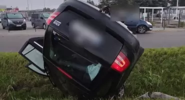 Dachowanie w Gnieźnie. Kierowca był trzeźwy 