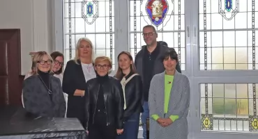 Wyjątkowe witraże we wrzesińskiej szkole zostały odrestaurowane